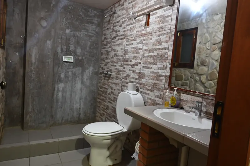 Baño con ducha de la Cabaña 5
